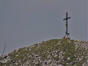 45 Zoom sulla croce di Corna Piana (2302 m)